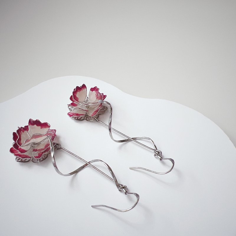 Loving Carnation Pendant Resin Earrings - ต่างหู - เรซิน สึชมพู