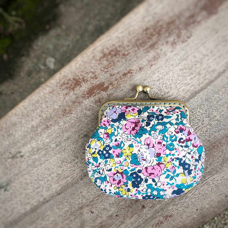Liberty calico. Abstract small floral coin purse - กระเป๋าใส่เหรียญ - ผ้าฝ้าย/ผ้าลินิน หลากหลายสี