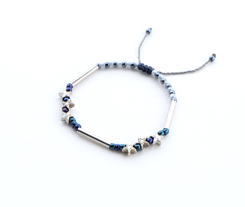 Stars dark blue beaded bracelet - สร้อยข้อมือ - วัสดุอื่นๆ สีน้ำเงิน