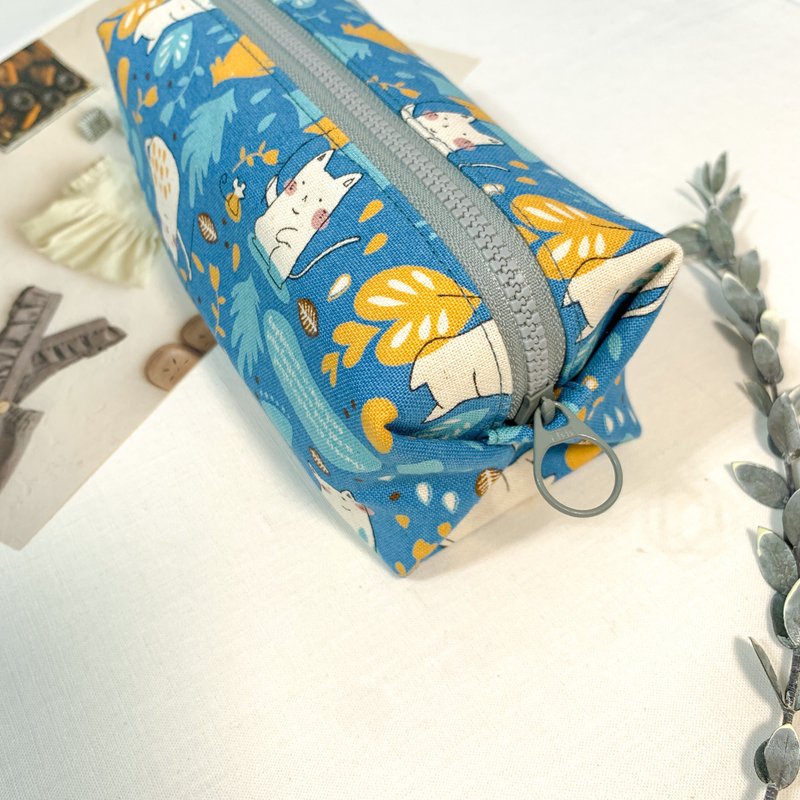 雨傘貓咪 | 鉛筆盒/筆袋/雜物袋/化妝包/拉鍊包 - 筆盒/筆袋 - 棉．麻 多色
