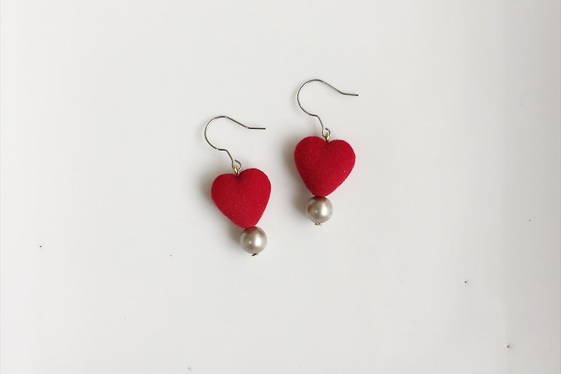Big red Alice in Wonderland pearl earrings - Earrings & Clip-ons - Other Metals Red