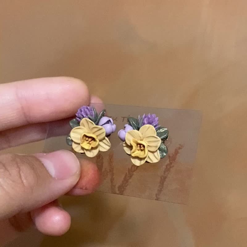 水仙花園 不鏽鋼耳針 金屬螺旋耳夾 各1 現貨 - 耳環/耳夾/耳骨夾 - 陶 黃色