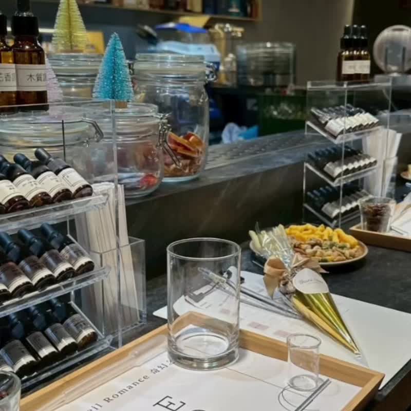 微醺調香 VERO X 打卡下班 香水 調香課程 聖誕活動 台北手作課程 - 蠟燭/香薰/香水 - 其他材質 