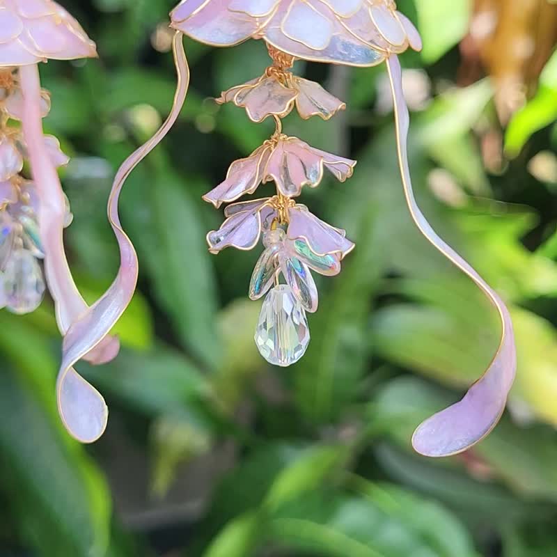 【春回大地也回大海】繡球花水母 水晶花耳環 - 耳環/耳夾/耳骨夾 - 樹脂 多色