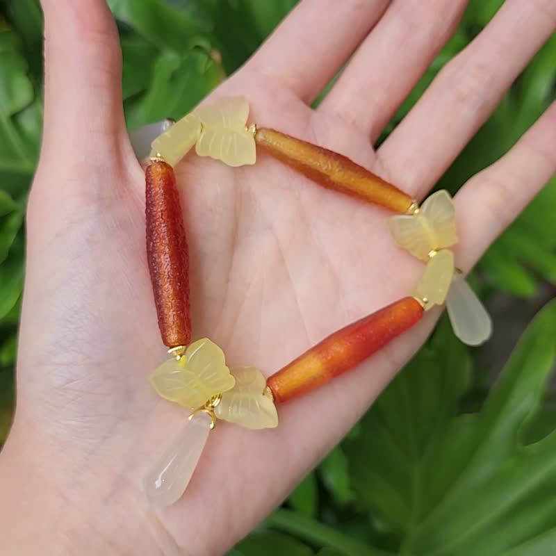 Agate Magnolia Yellow Xiu Jade Butterfly Blessing Light and Graceful Rising Bracelet Limited Edition - สร้อยข้อมือ - เครื่องเพชรพลอย สีส้ม