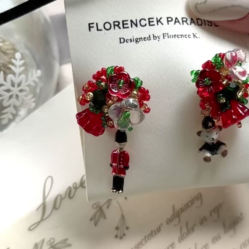 Christmas Beaded Flower Nutcracker Bear Earrings - ต่างหู - เรซิน 