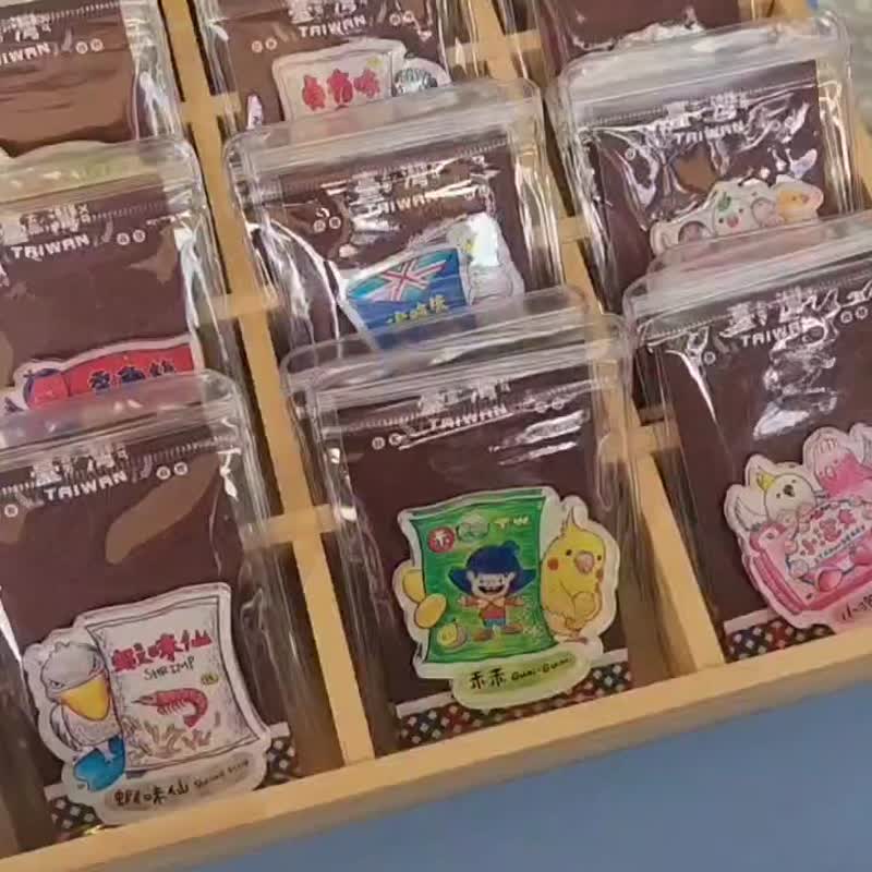 【台灣紀念品】臺灣零食鳥 亮面胸章 Pin バッジ - 徽章/別針 - 塑膠 