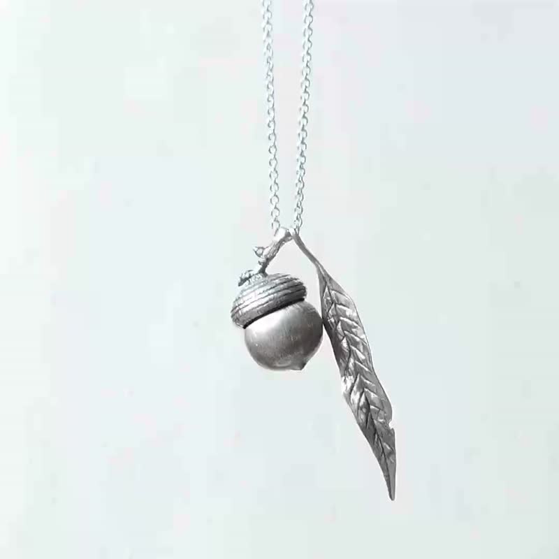 Sterling Silver necklace Darkgray Leaved Oak diffusible with essential oil - สร้อยคอ - เงินแท้ สีเงิน