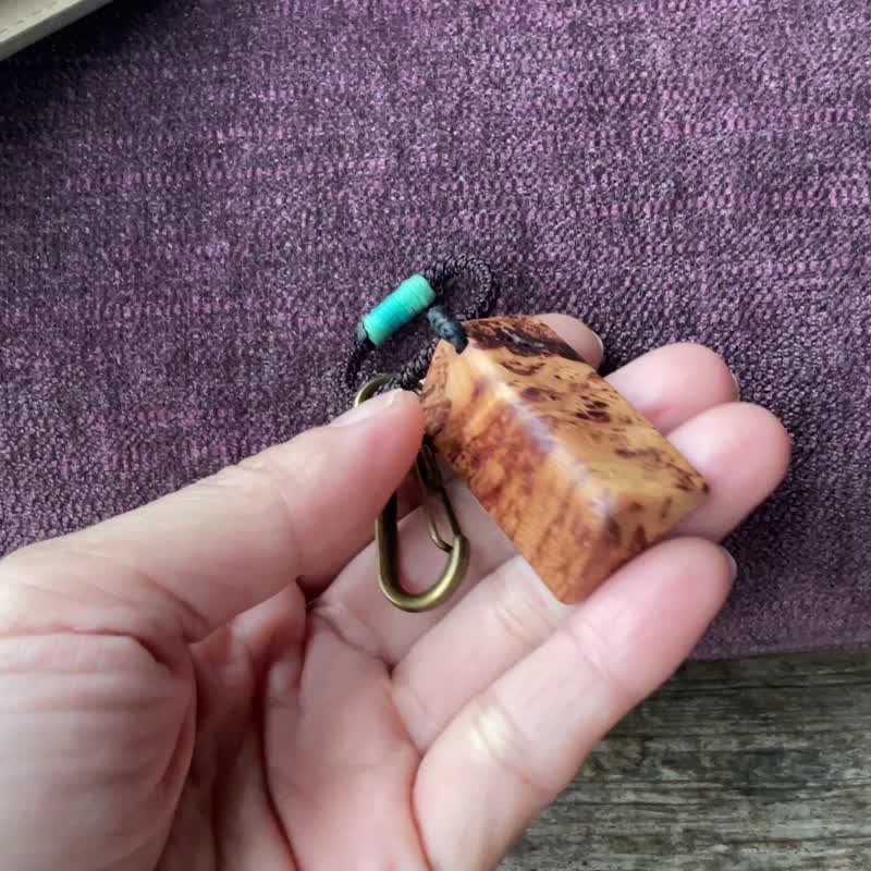 物語。台灣檜木釘瘤 吊飾 鑰匙圈 背包掛飾 - 鑰匙圈/鎖匙扣 - 木頭 多色