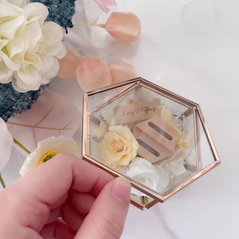 Kiitosflorist Gold-edged Glass Preserved Rose Ring Box - Dried Flowers & Bouquets - Glass Yellow