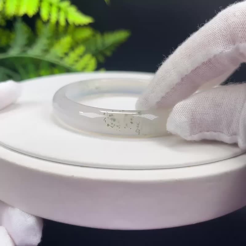 精品 白色瑪瑙手鐲 52+MM 冰潤起剛飄綠朱砂點玉髓手環 生機活力 - 手鍊/手環 - 半寶石 