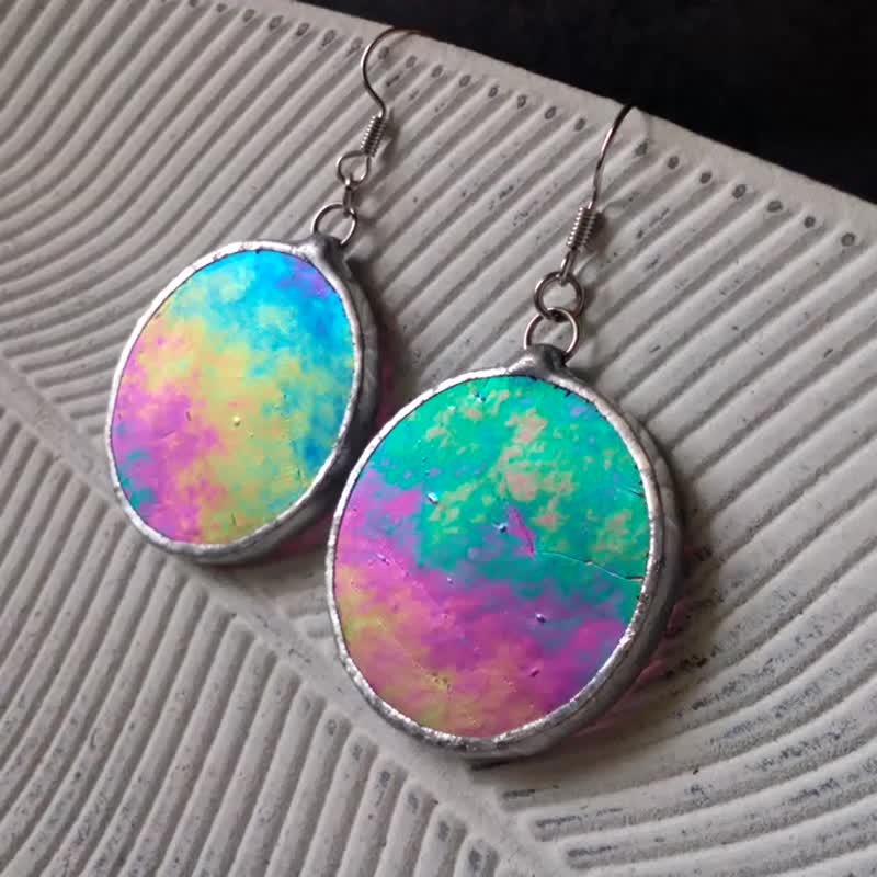 Iridescent Glass earrings. round circle earrings rainbow cute color earrings. - 耳環/耳夾/耳骨夾 - 玻璃 多色