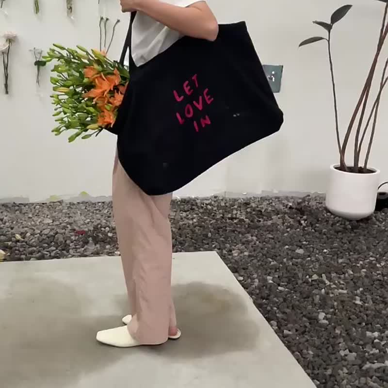 Let love in 牛仔/黑色肌理 大容量托特包購物袋 致敬Nick Cave - 側背包/斜背包 - 棉．麻 黑色