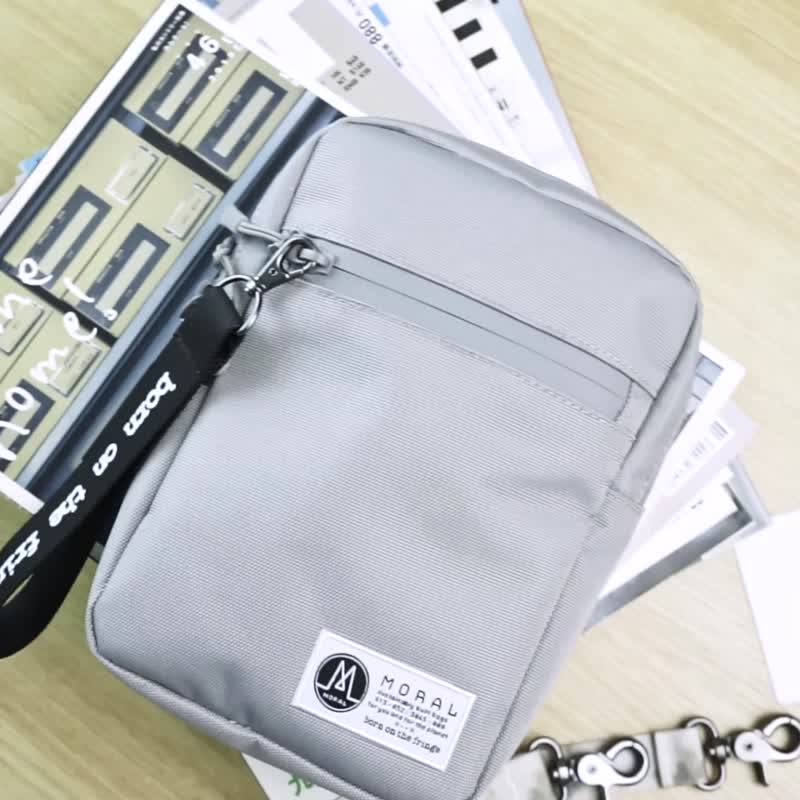 MORAL | Downtown Crossbody 紮染風隨身斜背包 英灰 - 側背包/斜背包 - 環保材質 黑色