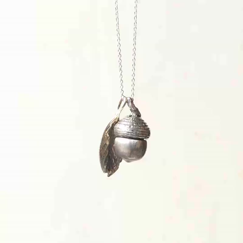 Sterling Silver Acorn necklace - Hong-Kong Oak - diffusible with essential oil - สร้อยคอ - เงินแท้ สีเงิน