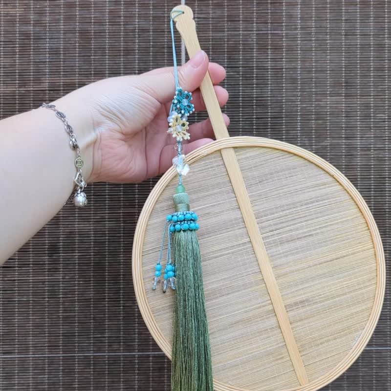Fan bamboo curtain round fan Hanfu accessories white crystal free-form beads aventurine double flower pendant - Fans - Crystal Green