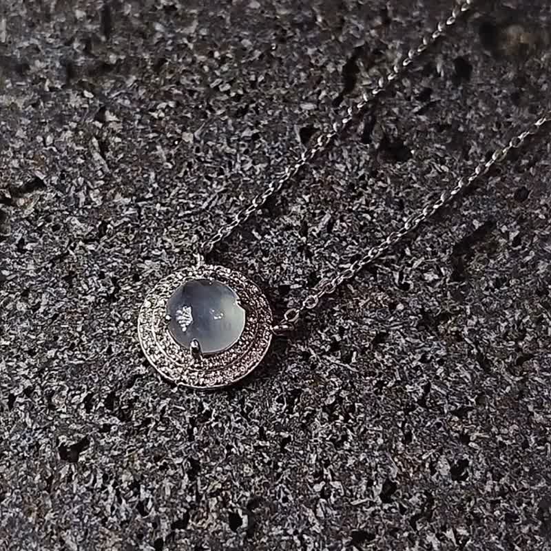 福利|精靈|A貨翡翠高冰白翡放光蛋面7mm純銀鍍18k簡約項鍊 - 項鍊 - 玉石 