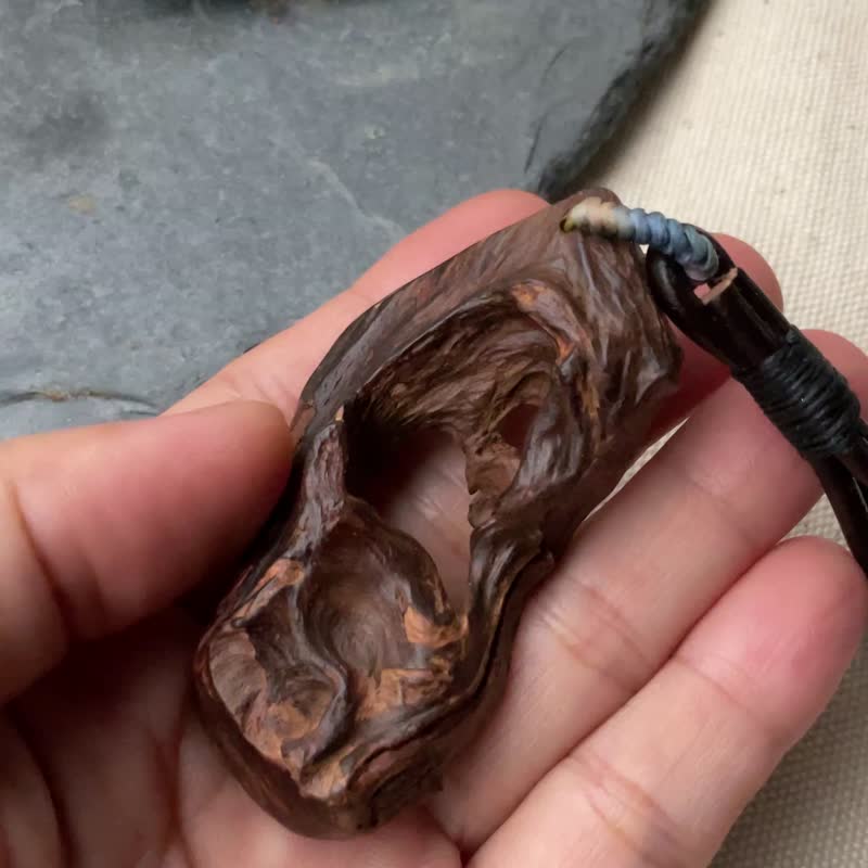 【洞悉】肖楠木瘤吊飾 鑰匙圈 背包掛飾 - 鑰匙圈/鑰匙包 - 木頭 多色