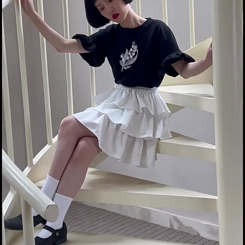 日本の少女スズランの花立体黒つぼみ半袖Tシャツ白少女ロリケーキスカート - Tシャツ - コットン・麻 ブラック