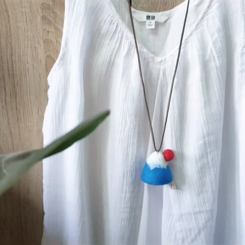 [Handmade Wool Felt] Mount Fuji Red Sun Long Necklace - Necklaces - Wool Blue