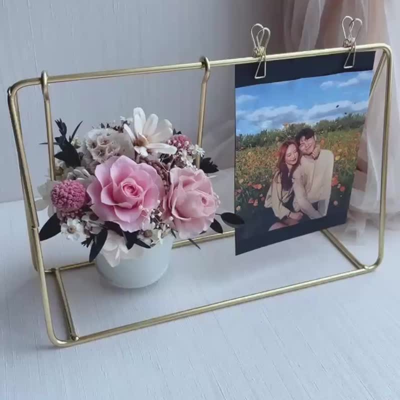 2 Colors Preserved Flower Swing Calendar Stand/Photo Stand Anniversary/Valentine's Day Gift/Birthday Gift - ช่อดอกไม้แห้ง - พืช/ดอกไม้ 