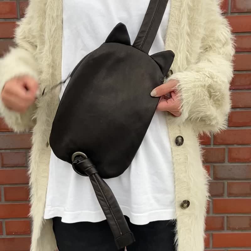【Sサイズ】馬革　ブラック　ネコ　ボディバッグ　オプションにて名入れ可 - 其他 - 真皮 黑色