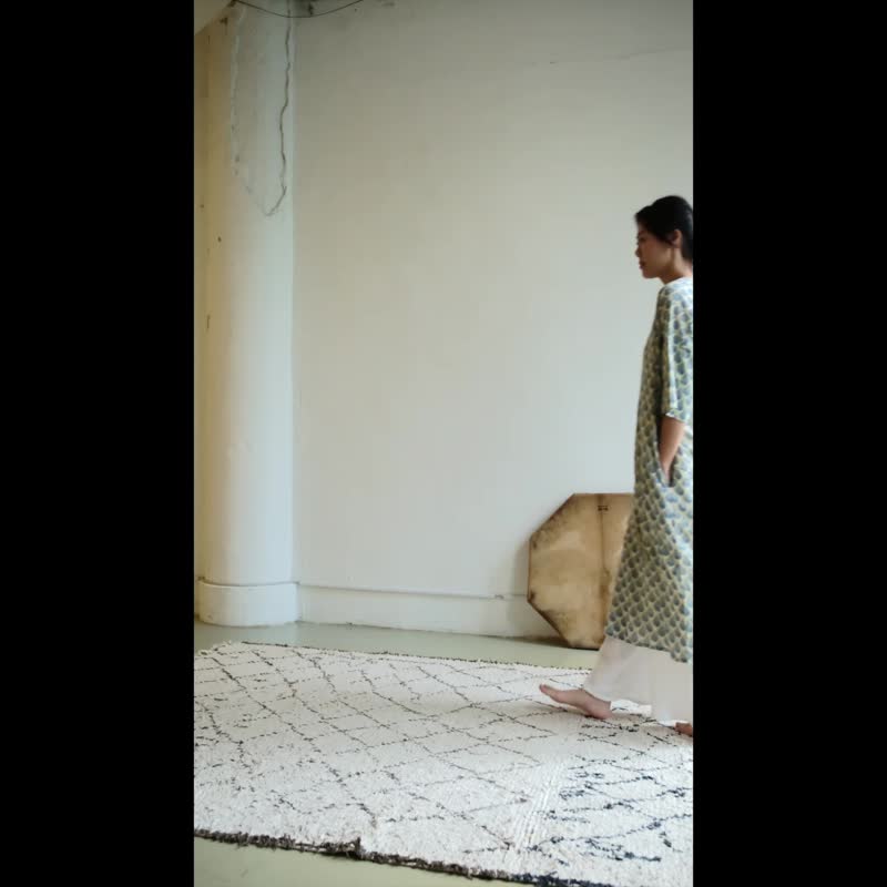 OMAKE V領口袋長洋裝 / 巴里紗 蓋染綠圖騰 - 洋裝/連身裙 - 棉．麻 綠色