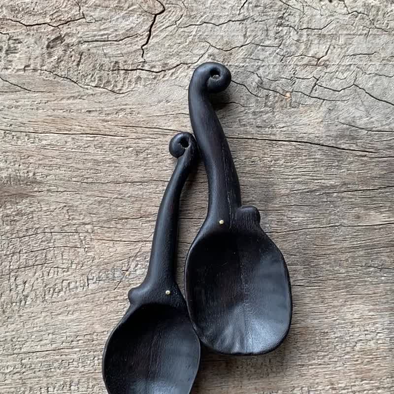 Set of 2 hand carved black elephant wooden spoons - 餐具/刀叉湯匙 - 木頭 黑色