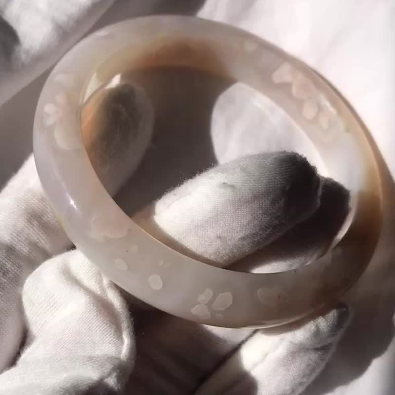 Cherry Blossom Agate Bracelet | Lychee Jelly Bangle | Jelly-like | Tiny Flowers | Sculptural Blooms - สร้อยข้อมือ - คริสตัล สึชมพู