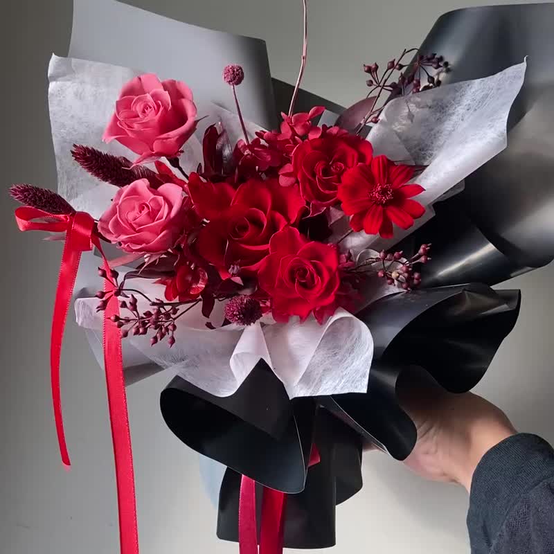 經典火紅飄逸感永生玫瑰花束。表演獻花。情人節生日告白求婚花束 - 乾燥花/永生花 - 植物．花 紅色