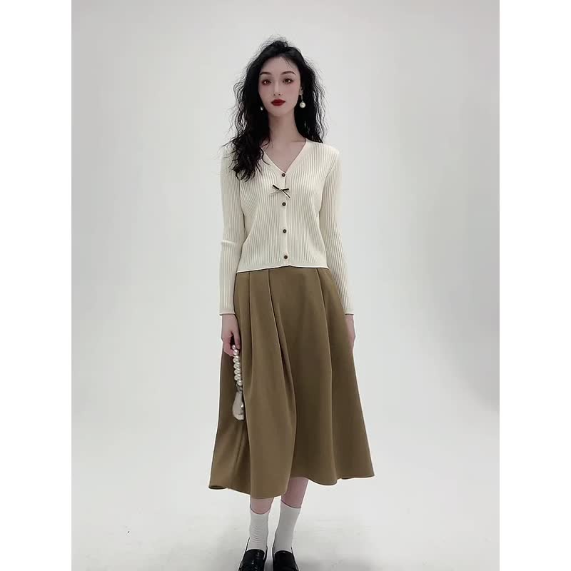 秋上新 蝴蝶結純色v領條紋短款針織衫 - 女毛衣/針織衫 - 聚酯纖維 