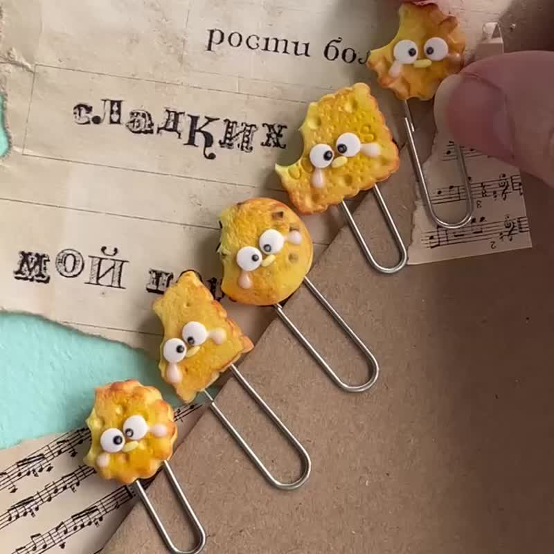 Miniature set of paper clips with decor - 筆筒/筆座 - 其他材質 多色