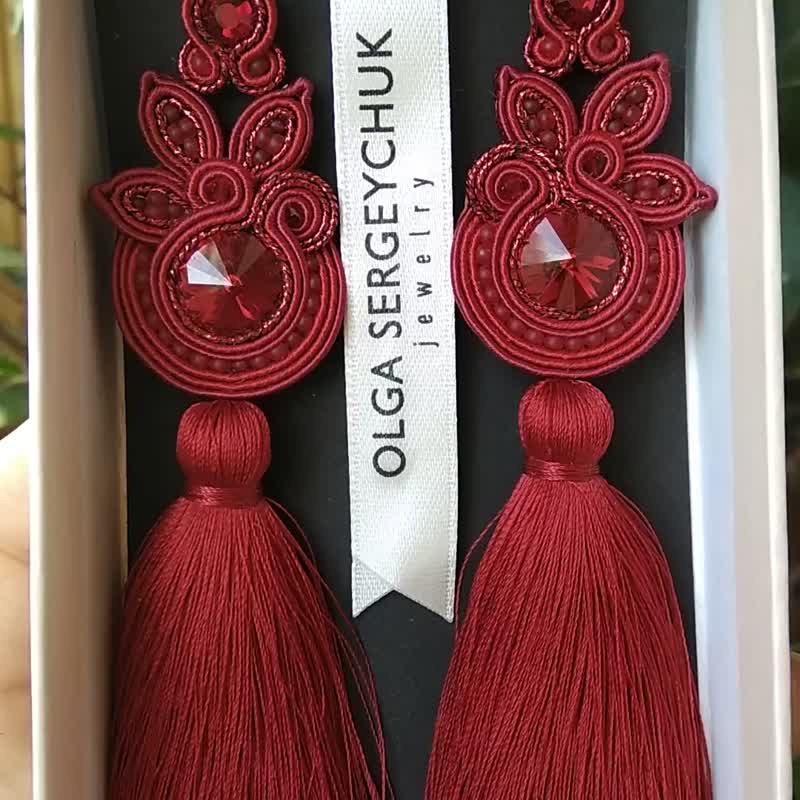 Bright Long Floral tassel earrings in red color - 耳環/耳夾/耳骨夾 - 其他材質 紅色