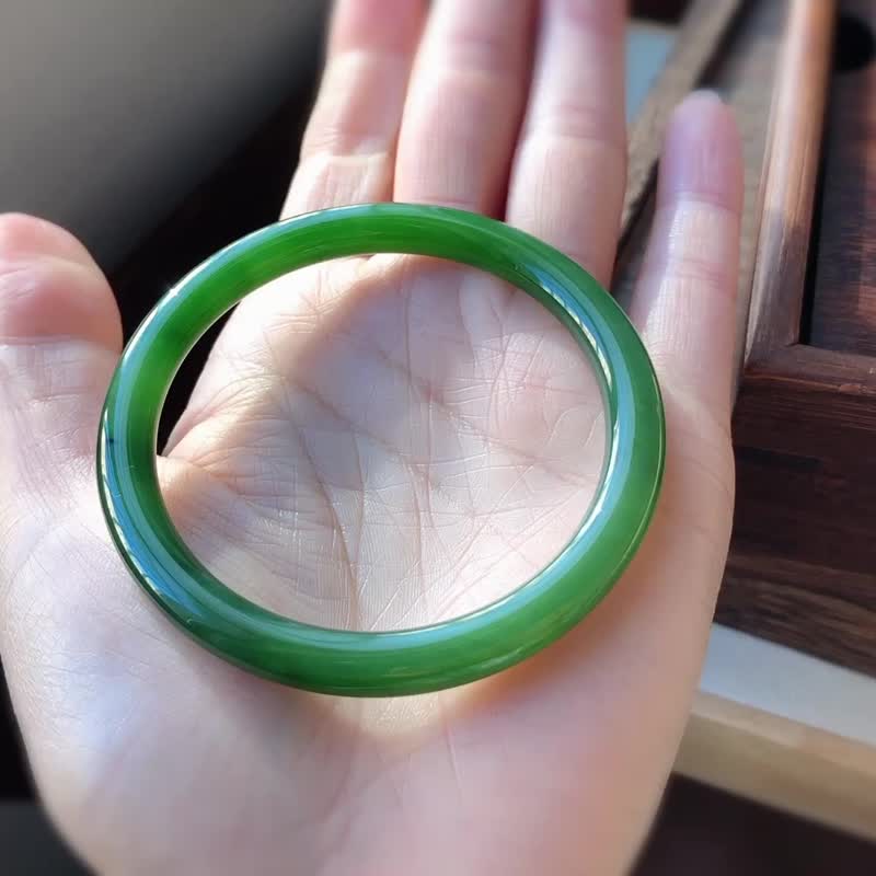 天然碧玉和田玉手鐲手環 超美菠菜綠 辣綠色碧玉質地溫潤平安喜樂 - 手鍊/手環 - 玉石 