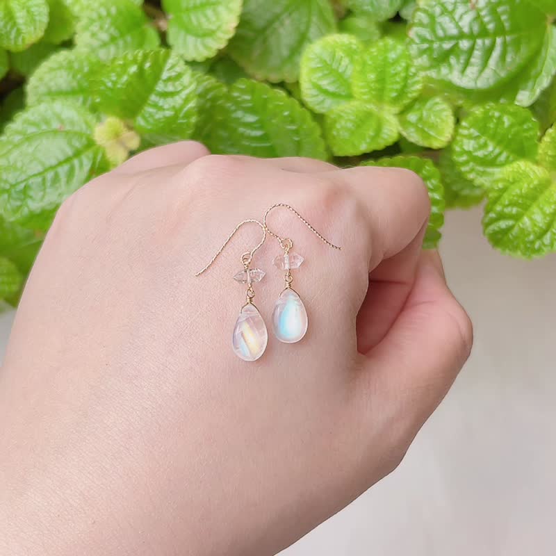 Calm the Mind Top Blue Moonstone Gentle Healing Crystal - ต่างหู - คริสตัล สีน้ำเงิน