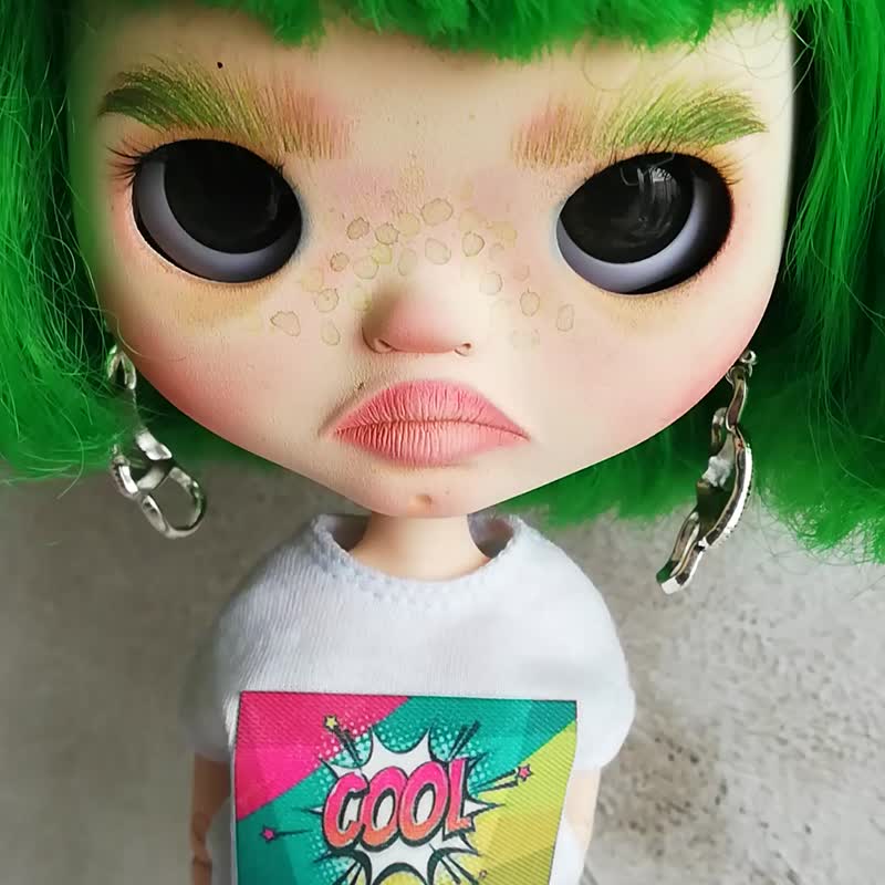 Blythe custom doll sculpting Alien white skintone dark green hair Tbl ooak - Stuffed Dolls & Figurines - Plastic Green