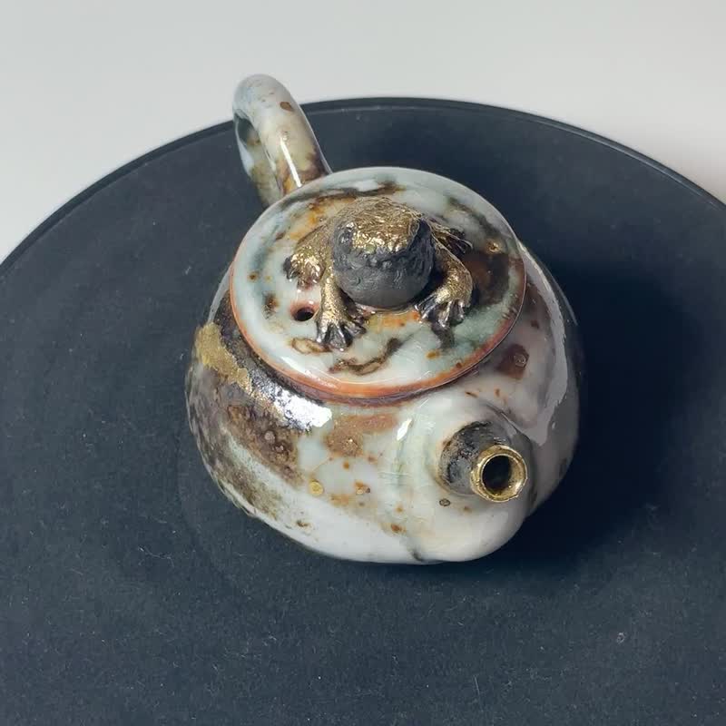余華宇老師新作-鬼志野金蟾鎏金壺-開片系列-容量約140cc - 茶壺/茶杯/茶具 - 陶 