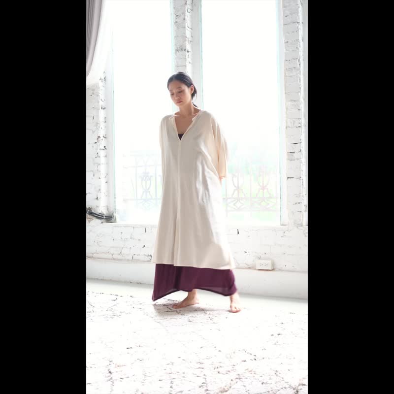 OMAKE 鑰匙領落肩前開衩罩衫洋裝 / 菱紋布 米白 - 洋裝/連身裙 - 棉．麻 白色