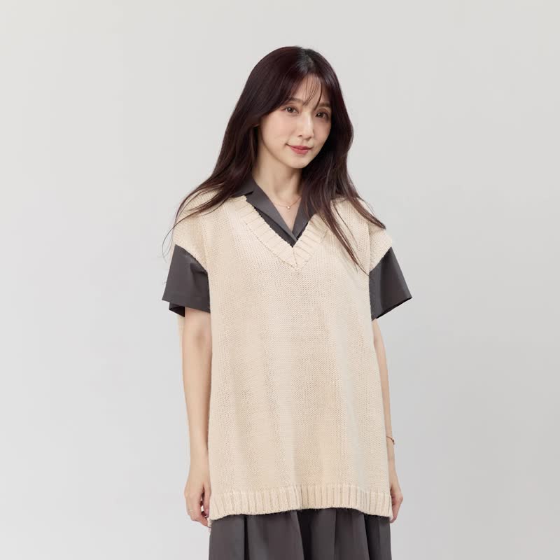 Denise V領小岔寬版針織毛衣背心/奶茶 - 女毛衣/針織衫 - 其他材質 卡其色