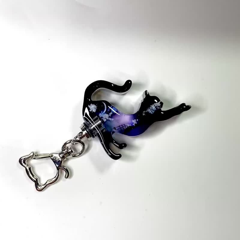 僅限國際配送。雲樹脂貓照亮天空　純黑色 1 - 鑰匙圈/鑰匙包 - 樹脂 多色