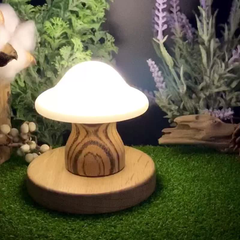 木製キノコ常夜灯 - 照明・ランプ - 木製 