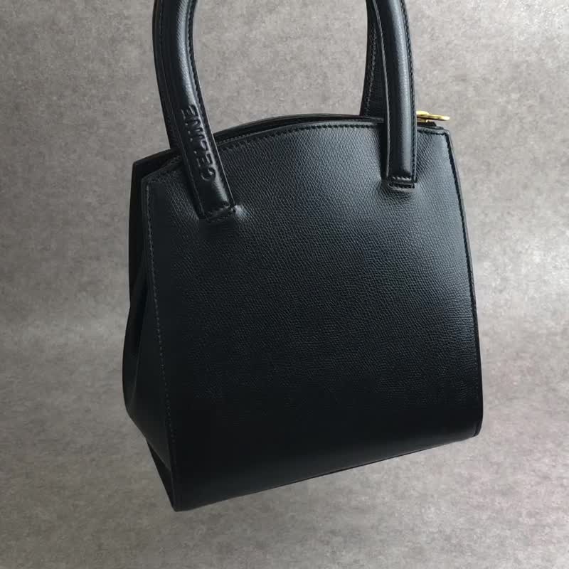 【 日本直送　名牌中古包 】CELINE セリーヌ ハンドバッグ ブラック ロゴ型押し レザー vintage ヴィンテージ オールド b6gjb2 - 手提包/手提袋 - 真皮 黑色