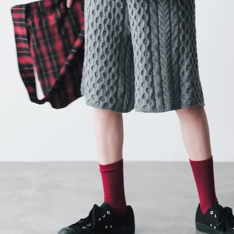 Retro braided gray wool shorts/pants - กางเกงขาสั้น - ขนแกะ สีเทา