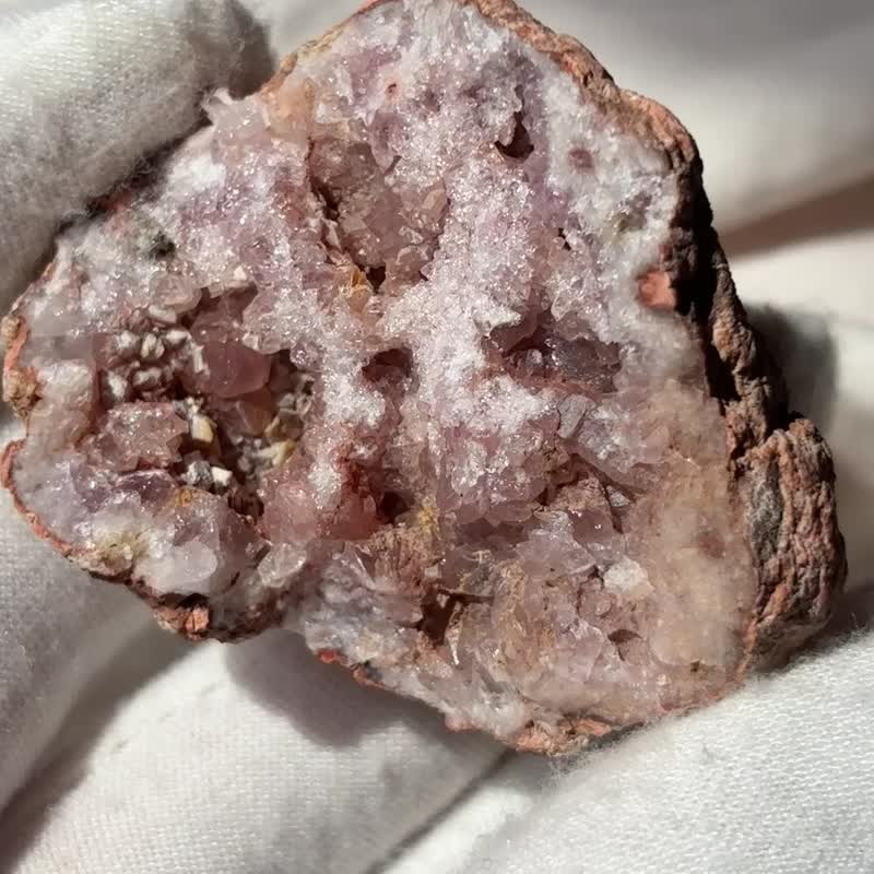 Argentina mini pink amethyst mine mark pink crystal cave amethyst cluster natural rough stone - ของวางตกแต่ง - คริสตัล สึชมพู