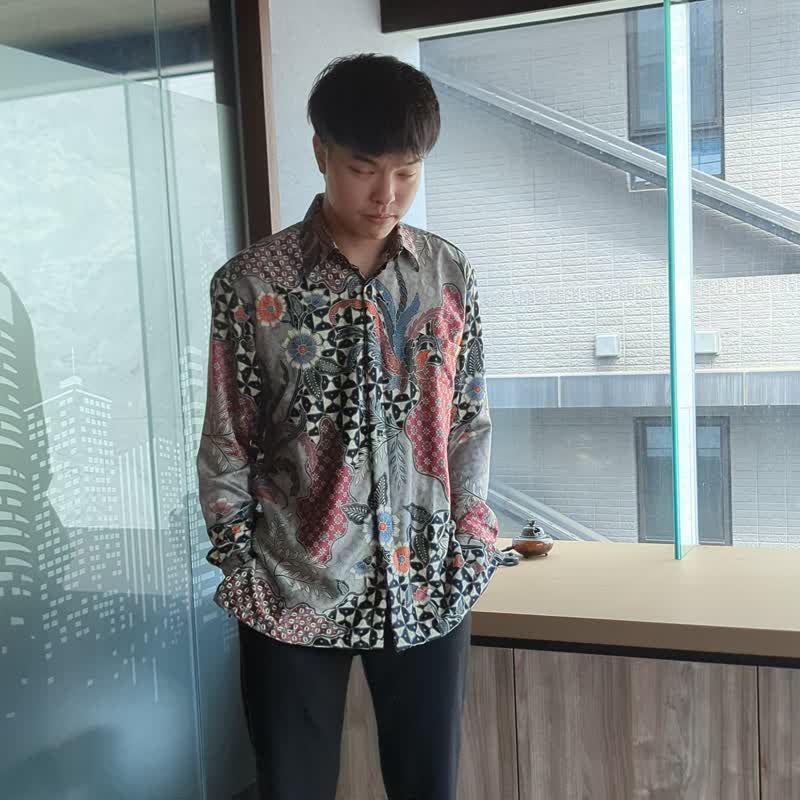 BRAHMA Batik Men Long Sleeve Silk Shirt - Silver Fire - BRM002 - เสื้อเชิ้ตผู้ชาย - วัสดุอื่นๆ สีเงิน