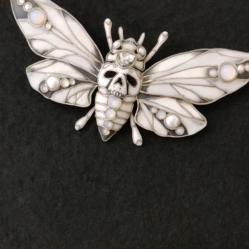 Moth brooch, Gothic moth, Moth jewel, Gothic Moth pin, Art Deco brooch - เข็มกลัด - ดินเหนียว ขาว