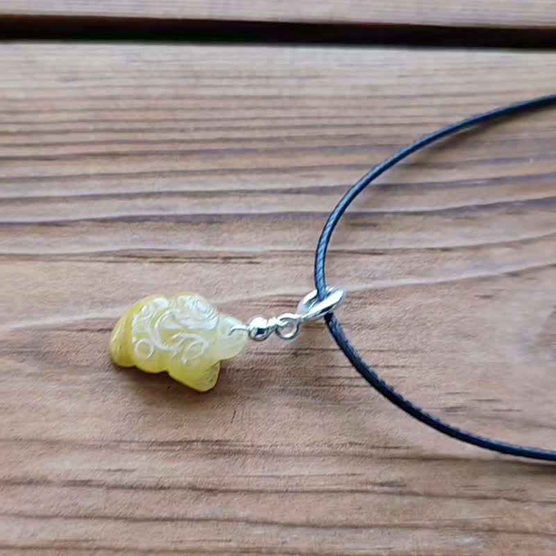 Pro-Cui Natural Jade Ice Yellow Abstract Interesting Lucky Three-legged Golden Toad Adjustable Rope Chain - Necklaces - Jade Yellow