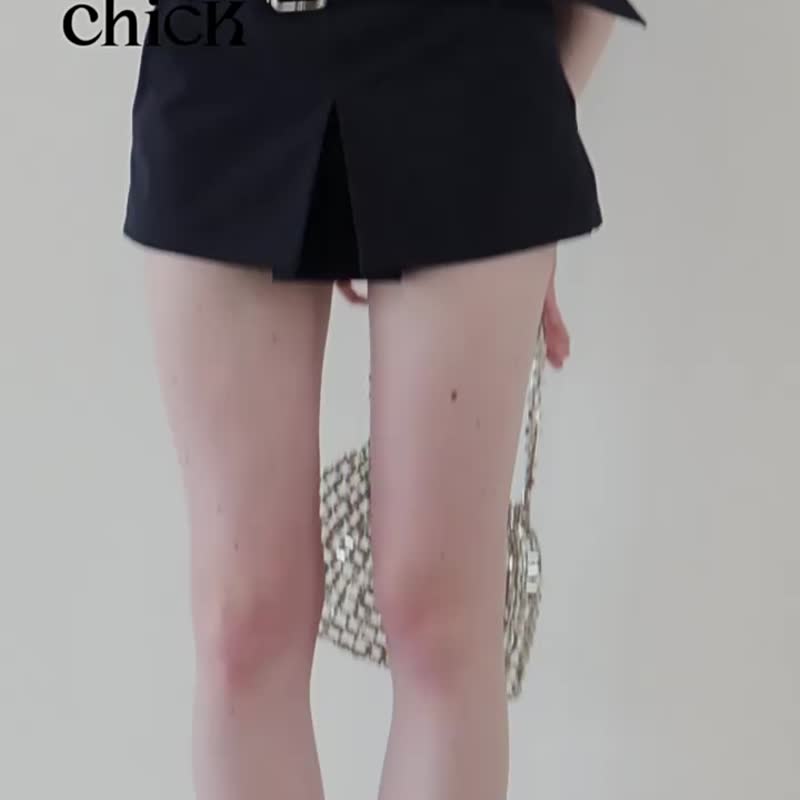 Navy Blue Metal Belt Low Rise Pleated Mini Skirt Anti-Exposure Shorts - กระโปรง - ไฟเบอร์อื่นๆ สีน้ำเงิน