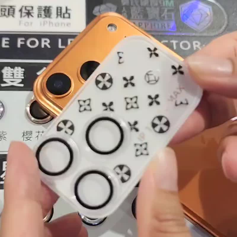 【貓的期待】彩繪全罩式鏡頭保護貼 for iPhone17 Pro Max 鏡頭貼 - 平板/電腦保護殼/保護貼 - 其他材質 