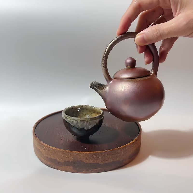 Wood-fired gold-colored fire pattern teapot with beams/Personal 150cc teapot with beams/Handmade by Xiao Pingfan - ถ้วย - ดินเผา 